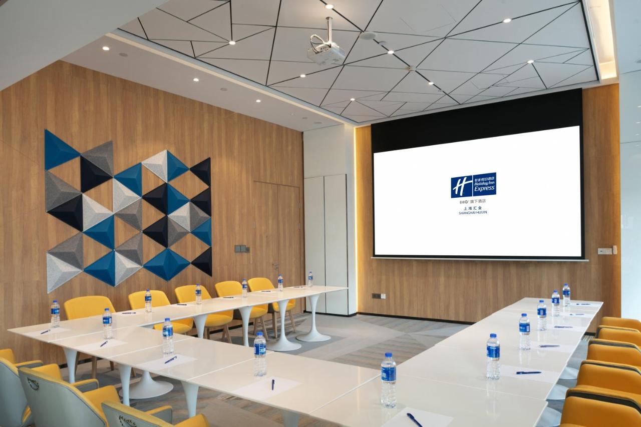 Holiday Inn Express Shanghai Huijin By Ihg Exterior photo