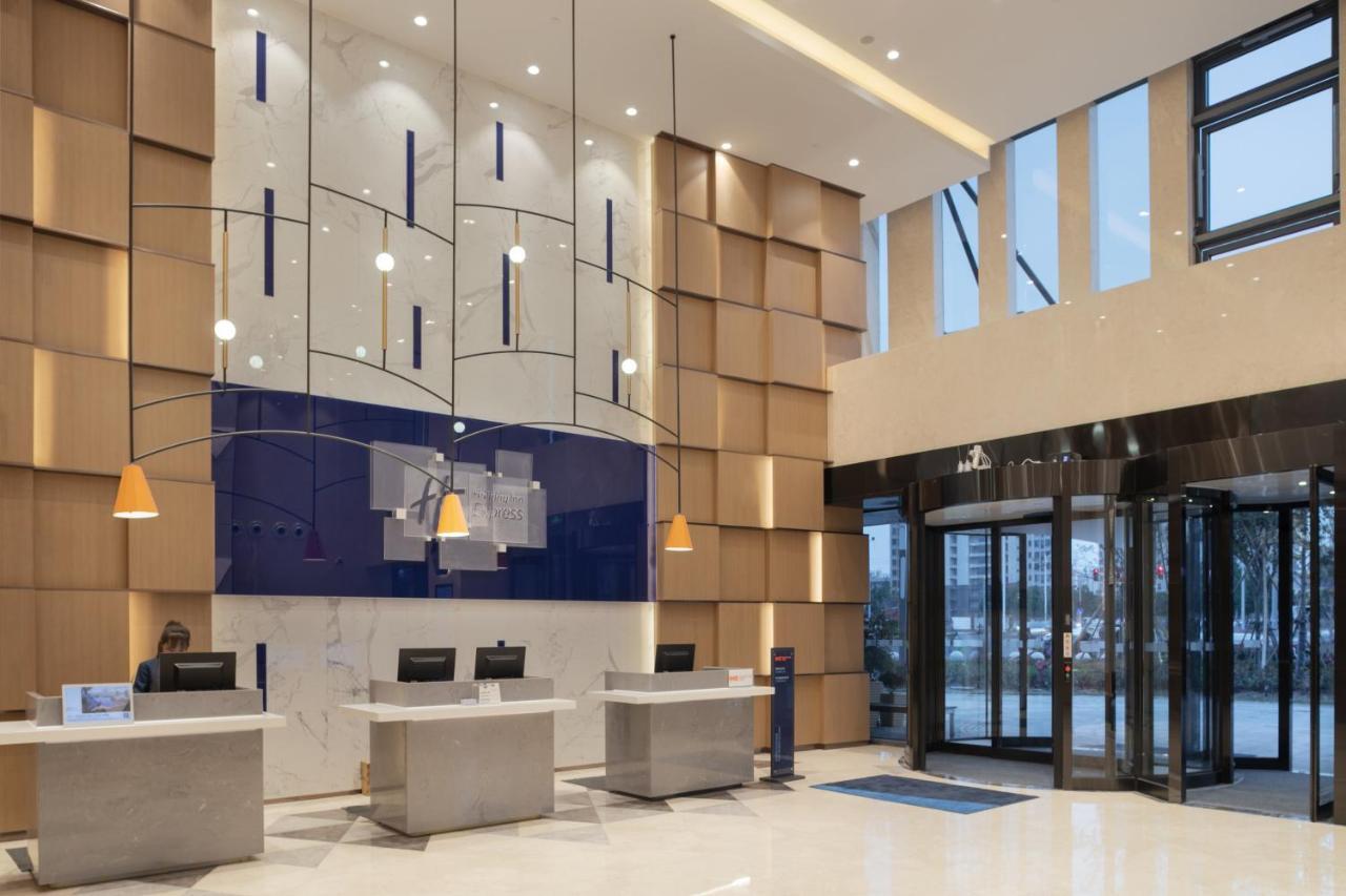 Holiday Inn Express Shanghai Huijin By Ihg Exterior photo